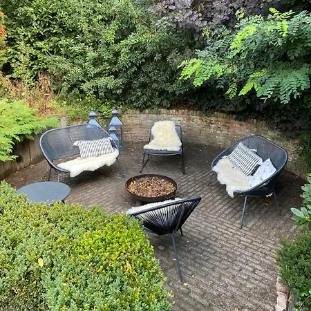 Fabulous F1 Bed & Breakfast
